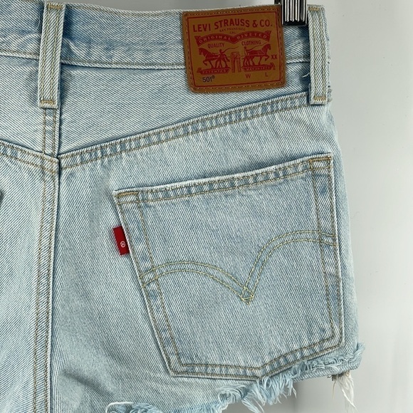 Levi’s jean shorts frayed light denim vacation summer warm weather sz 25 - Picture 11 of 11